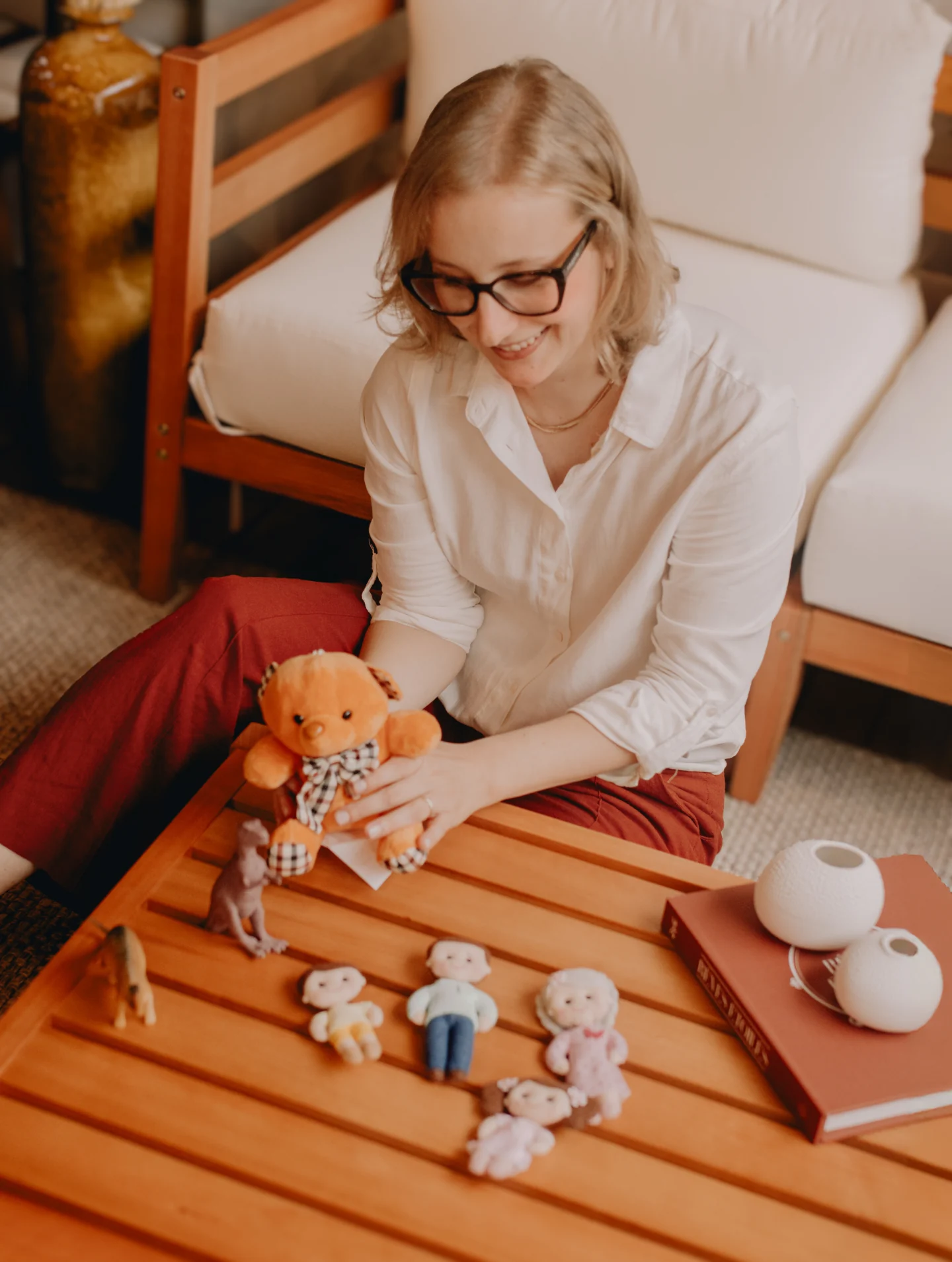 Caroline utilizando recursos terapêuticos infantis